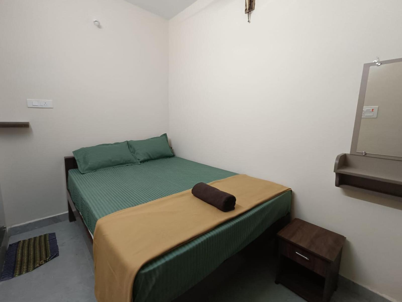 Omkara - The Fives Guest House Tiruvannāmalai Εξωτερικό φωτογραφία