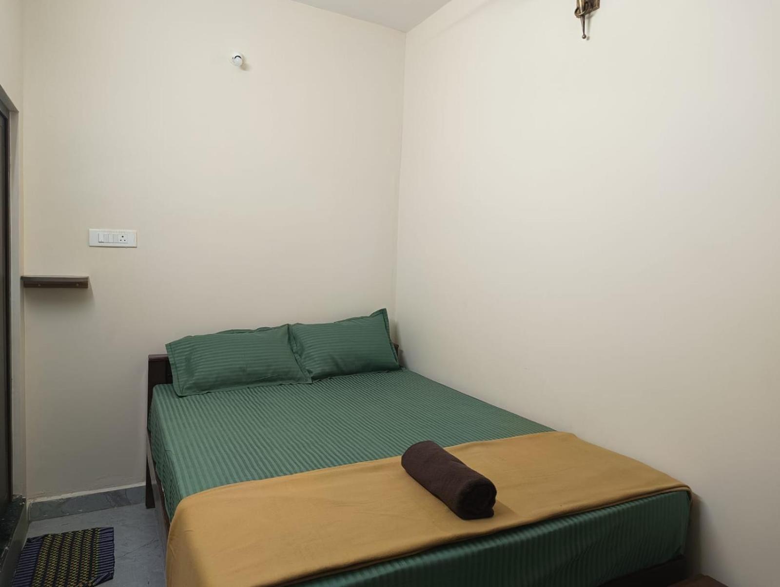 Omkara - The Fives Guest House Tiruvannāmalai Εξωτερικό φωτογραφία